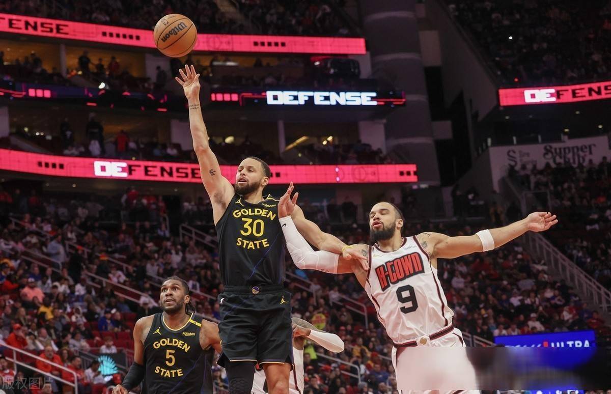 勇士队球员库里连续三场比赛砍下30+,技术稳定 勇士队球员库里连续三场比赛砍下30+,技术稳定