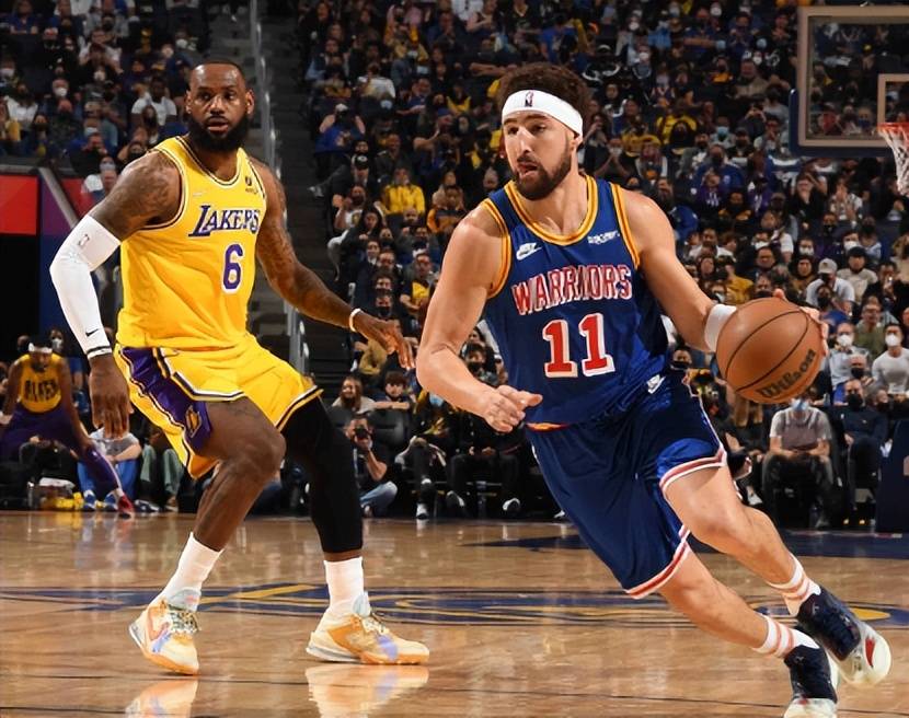 猛龙全队合力防守,轻取老鹰 猛龙全队合力防守,轻取老鹰