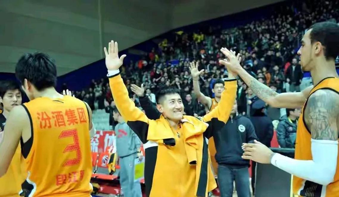 各路球星争相崭露头角,比赛场面异常精彩 各路球星争相崭露头角,比赛场面异常精彩