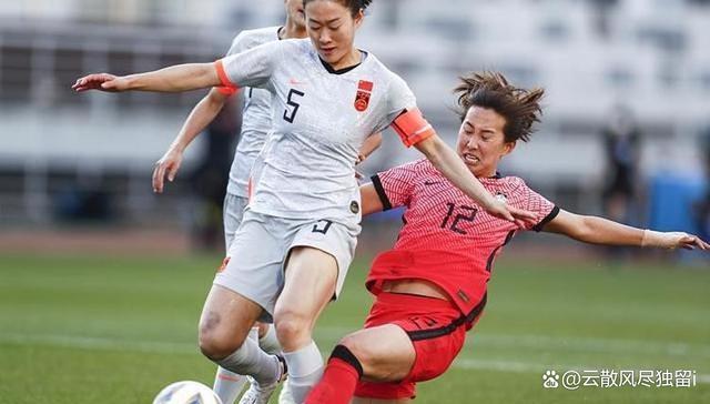 中国女足球员继续在国际足球赛中崭露头角 中国女足球员继续在国际足球赛中崭露头角