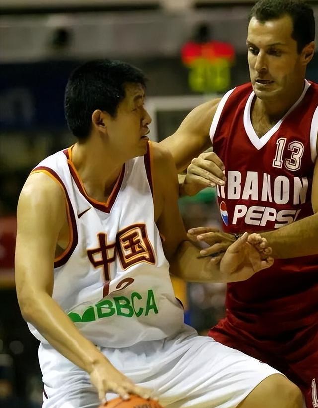 女球员身手不凡,带领国家队走向胜利 女球员身手不凡,带领国家队走向胜利