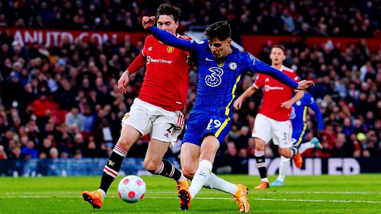 激烈角逐:曼联战胜瓦伦西亚 激烈角逐:曼联战胜瓦伦西亚