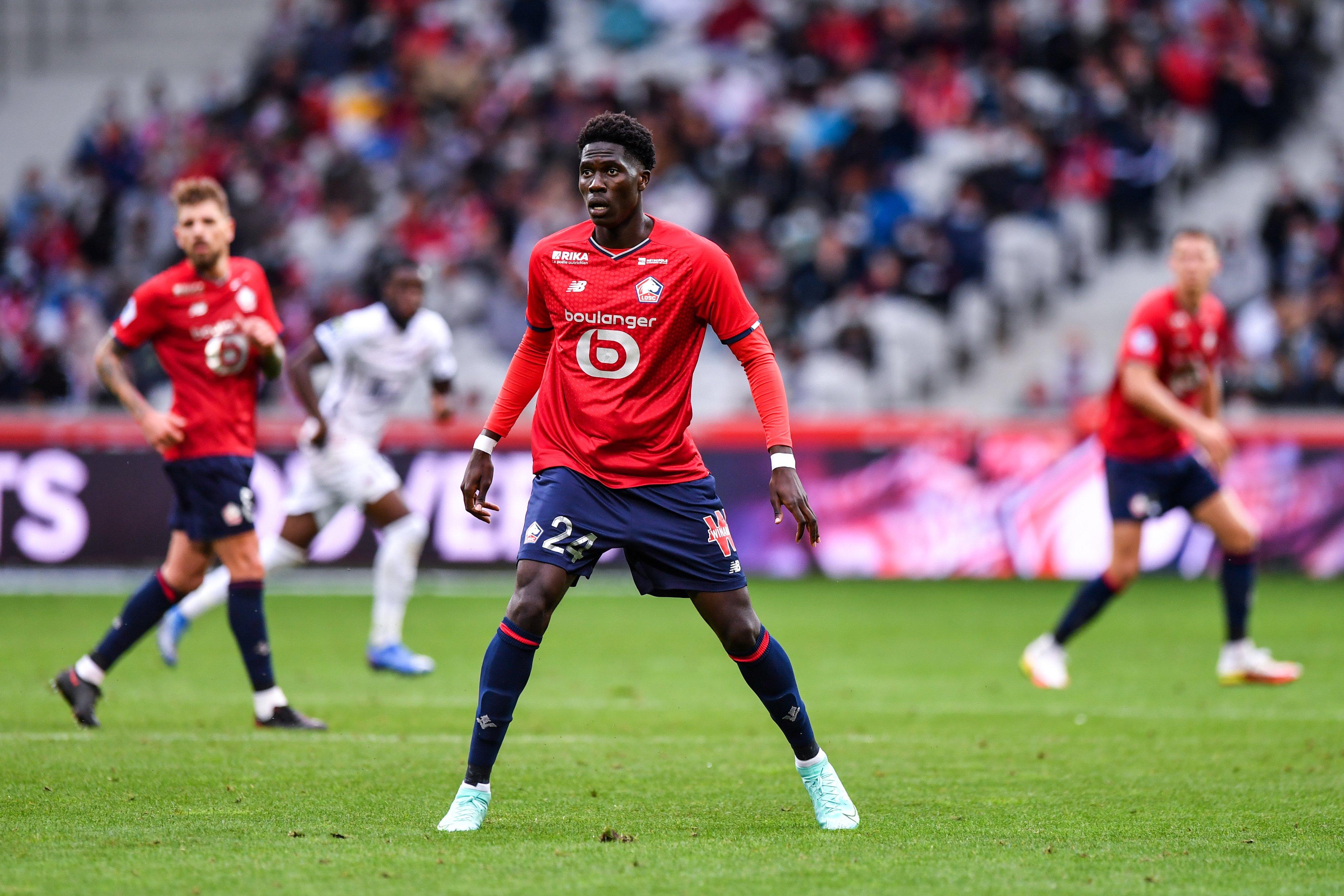 里尔客场逼平里昂,法甲保级压力不减 里尔客场逼平里昂,法甲保级压力不减