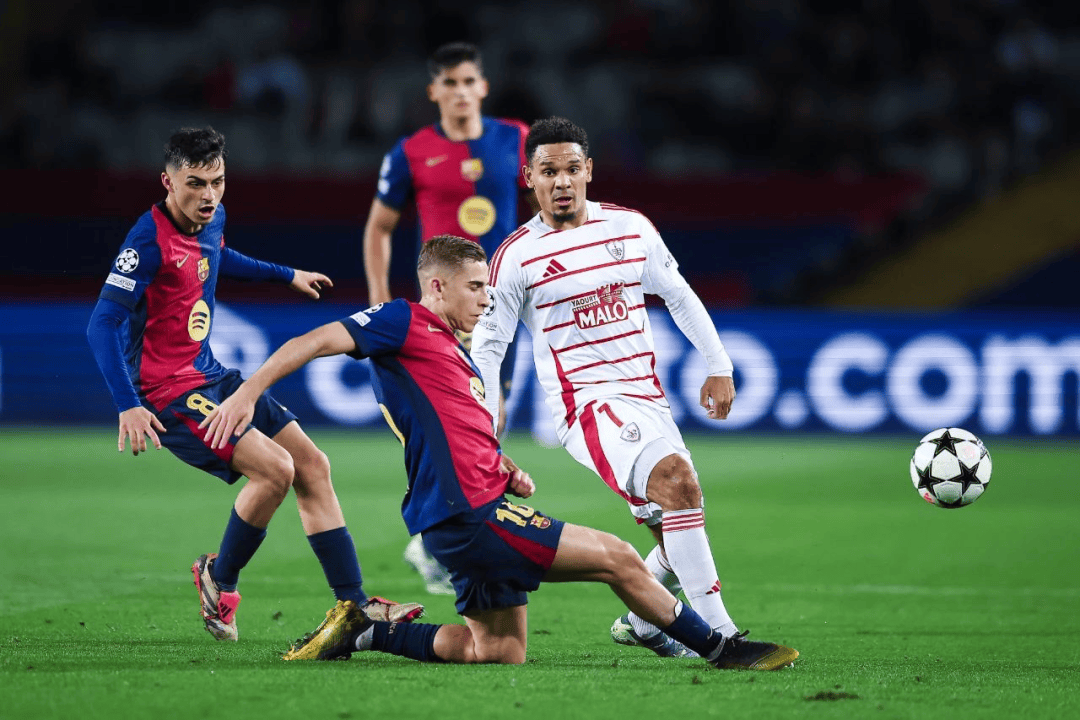 巴萨主场首秀成功,杰拉德贡献精彩进球 巴萨主场首秀成功,杰拉德贡献精彩进球