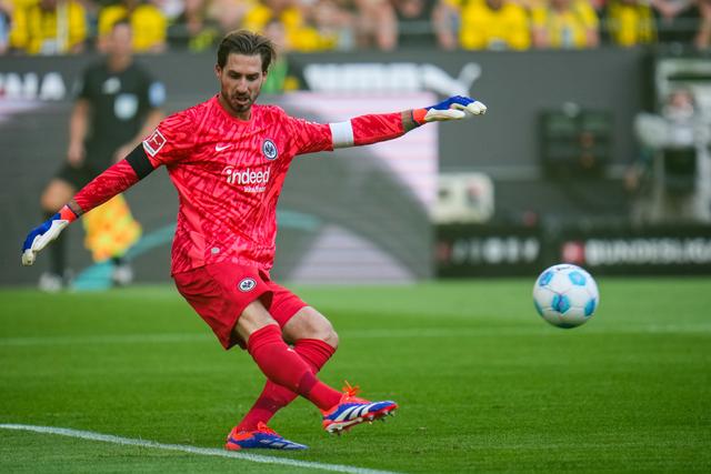 法兰克福险胜对手,赢得关键三分 法兰克福险胜对手,赢得关键三分