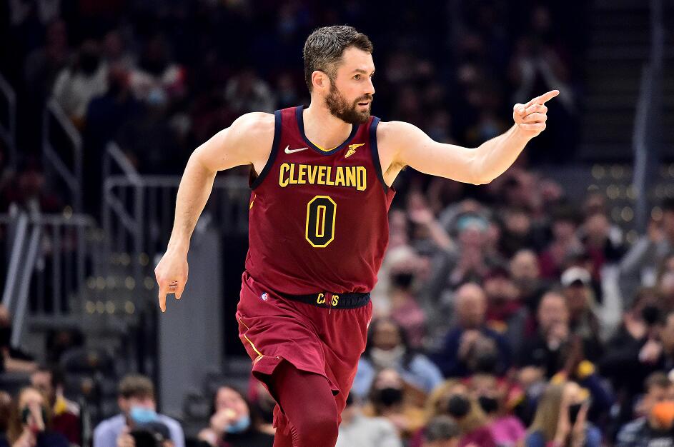 猛龙再战全力,东部争霸胜负难分 猛龙再战全力,东部争霸胜负难分