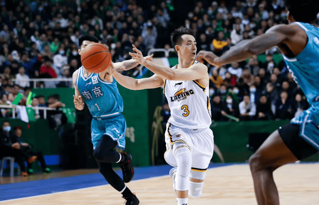 西藏男篮主场苦战,最终获胜 西藏男篮主场苦战,最终获胜