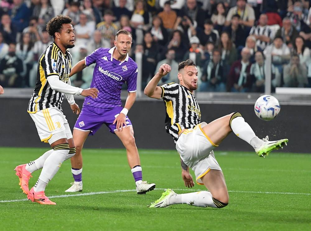 尤文图斯客场大胜,霸气登顶 尤文图斯客场大胜,霸气登顶