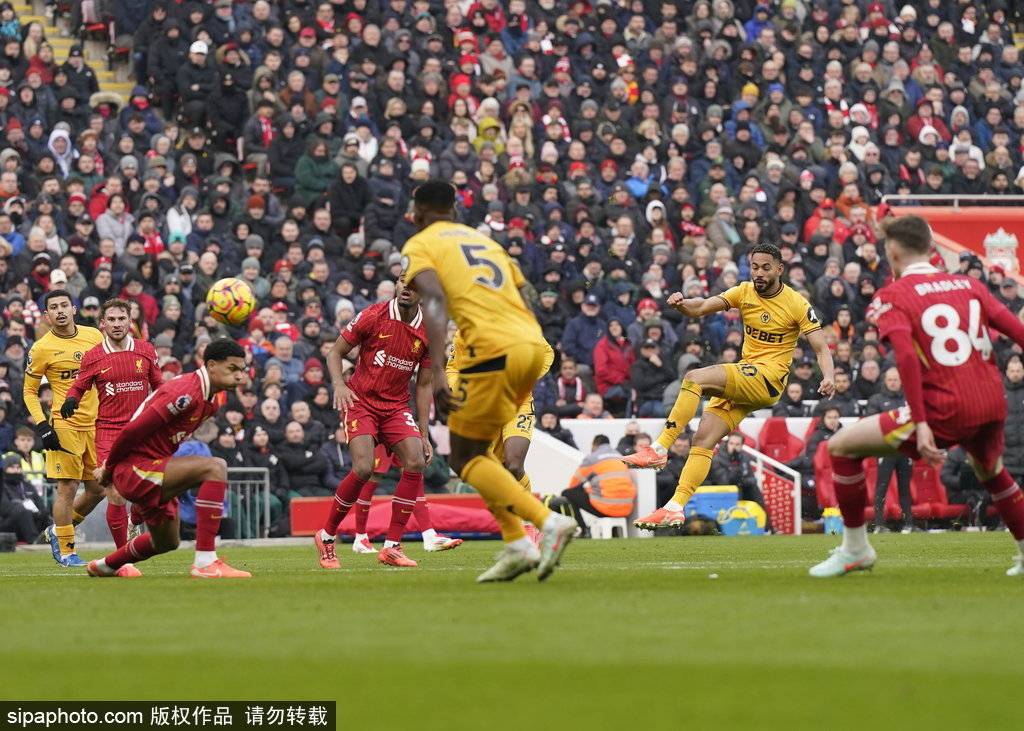 利物浦客场击败狼队,继续领跑英超 利物浦客场击败狼队,继续领跑英超