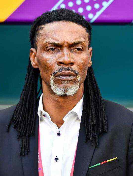 喀麦隆队球员技高一筹,领先对手 喀麦隆队球员技高一筹,领先对手