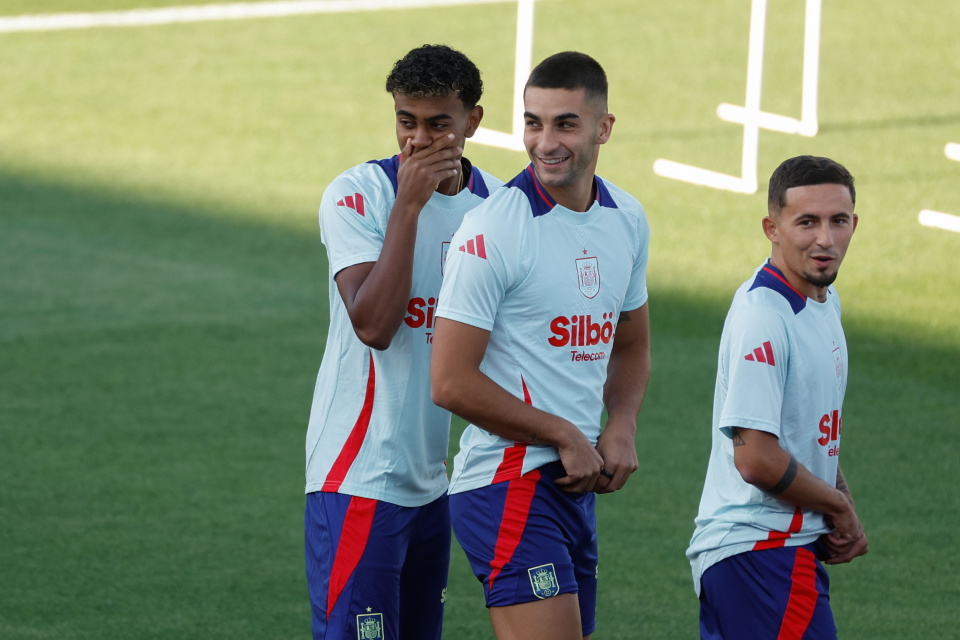 西班牙队大胜,成功晋级欧国联四强 西班牙队大胜,成功晋级欧国联四强