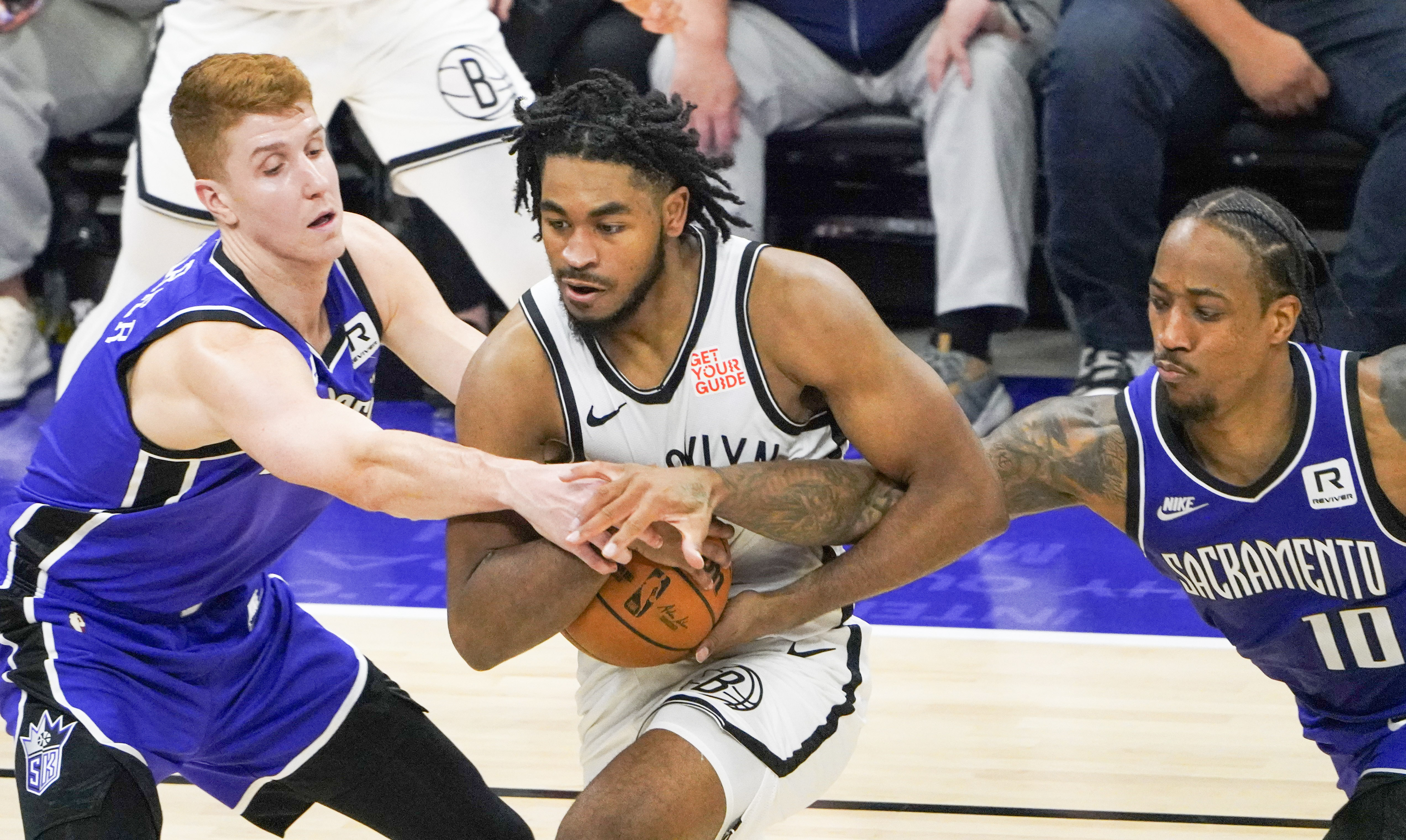 篮网队遭遇重大伤病困扰,球队士气受挫 篮网队遭遇重大伤病困扰,球队士气受挫