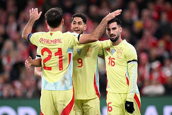 西班牙大胜斯洛伐克,提前锁定欧国际赛事小组第一 西班牙大胜斯洛伐克,提前锁定欧国际赛事小组第一