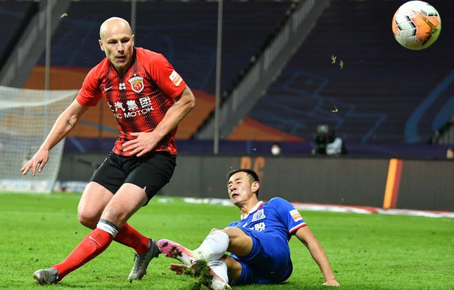 实力对抗:上港挑战苏宁,双方冲击三分将拼尽全力 实力对抗:上港挑战苏宁,双方冲击三分将拼尽全力