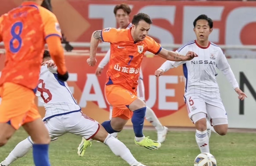 比赛中双方形势悬殊,最终握手言和 比赛中双方形势悬殊,最终握手言和