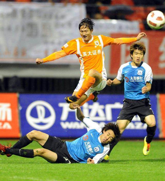 昔日传奇球员归来,现役明星瞩目 昔日传奇球员归来,现役明星瞩目