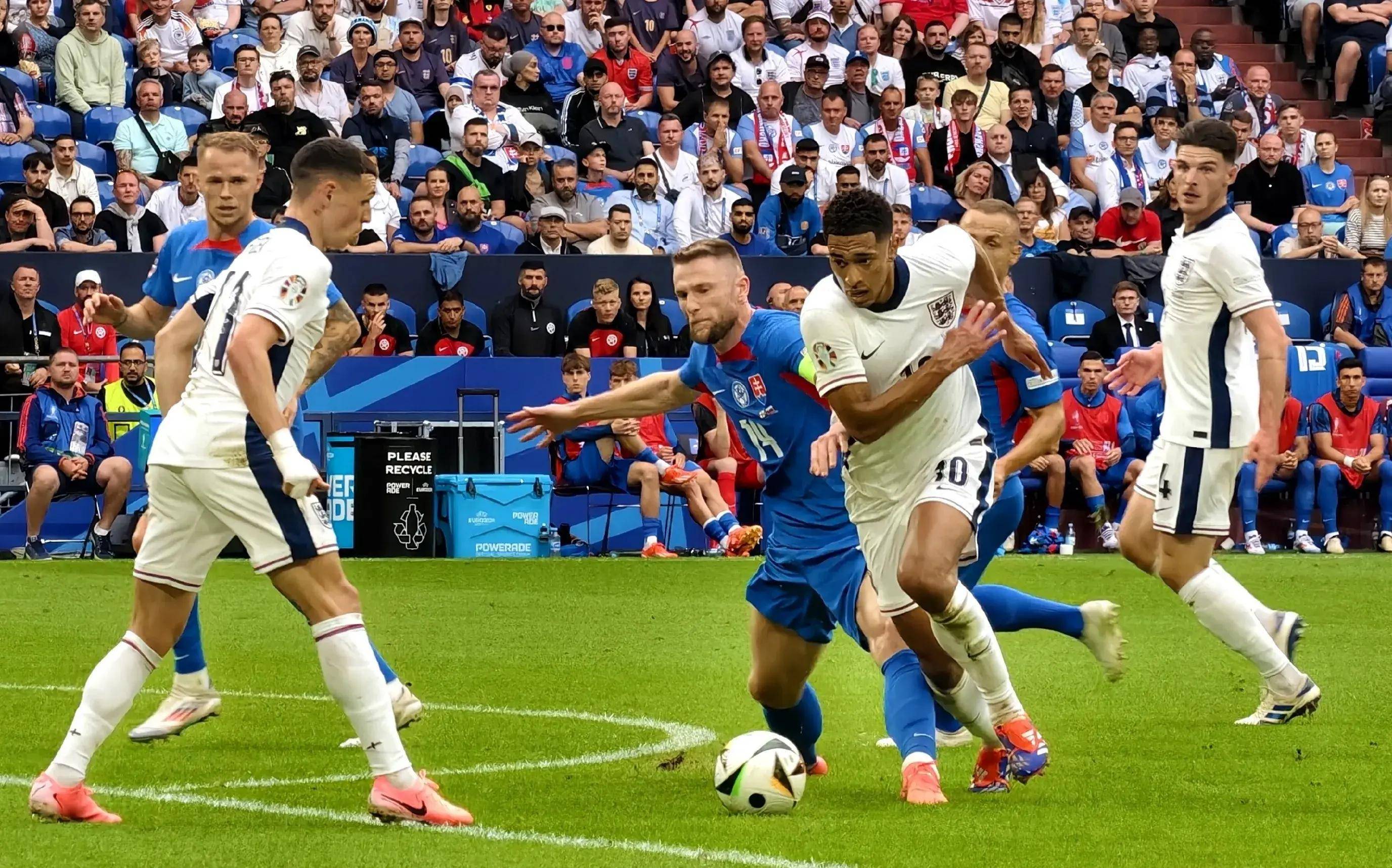 欧洲强队再创佳绩,国际比赛精彩纷呈 欧洲强队再创佳绩,国际比赛精彩纷呈