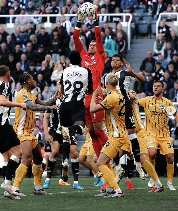 阿贾克斯前锋积极备战国家队赛事,助球队取得胜利 阿贾克斯前锋积极备战国家队赛事,助球队取得胜利