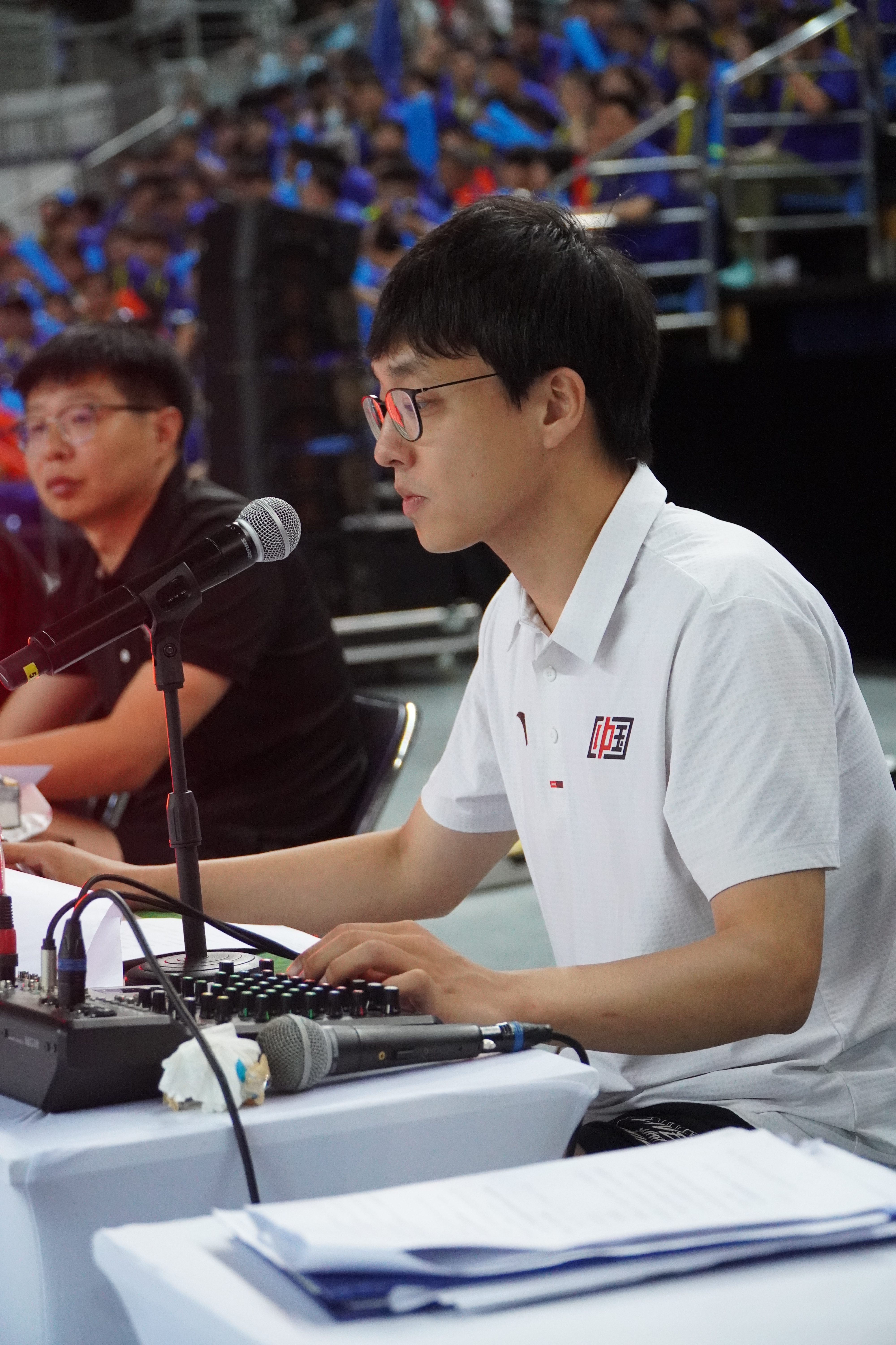 激烈角逐,球员奋力拼搏,给现场观众带来无限惊喜 激烈角逐,球员奋力拼搏,给现场观众带来无限惊喜