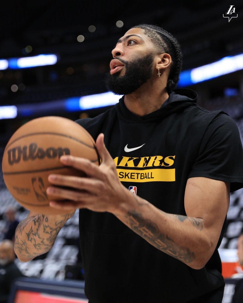 浓眉宣布续约湖人队五年长约 浓眉宣布续约湖人队五年长约