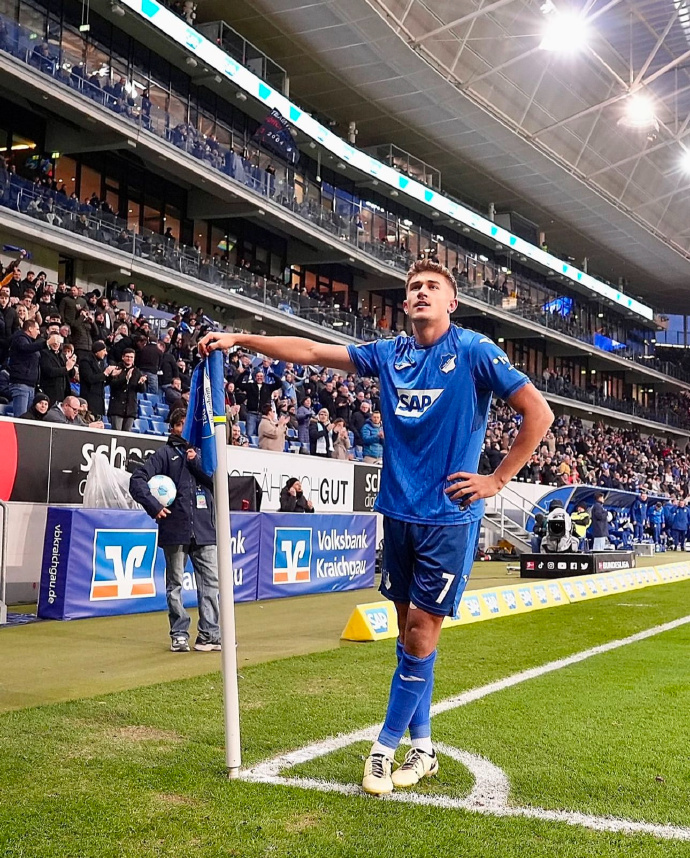 小组终结连败,霍芬海姆取得赛季首胜 小组终结连败,霍芬海姆取得赛季首胜