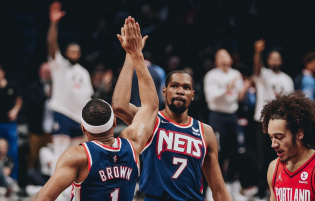 背靠背作战,球员体能受到考验 背靠背作战,球员体能受到考验