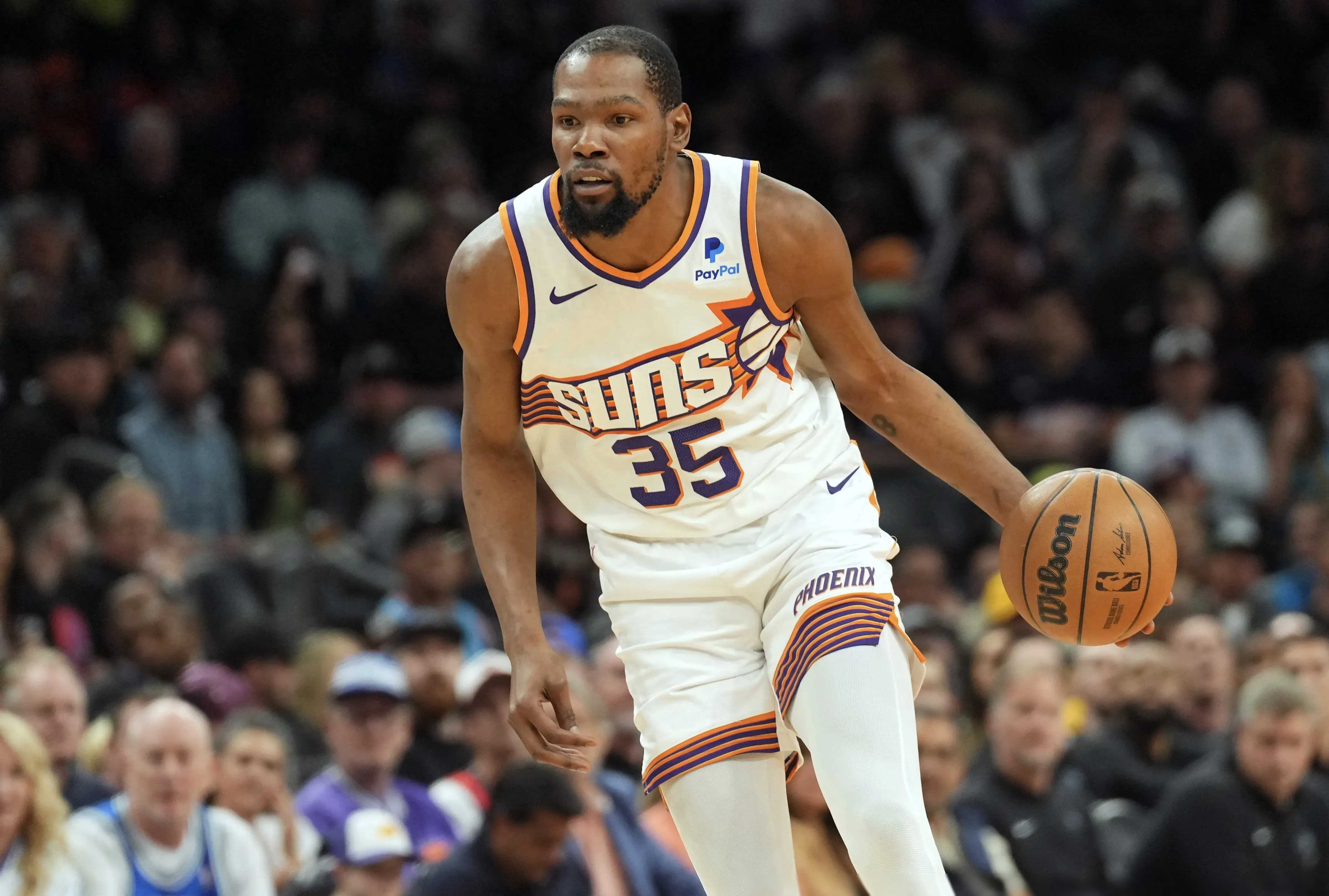 半决赛激烈对抗,球队拼尽全力 半决赛激烈对抗,球队拼尽全力