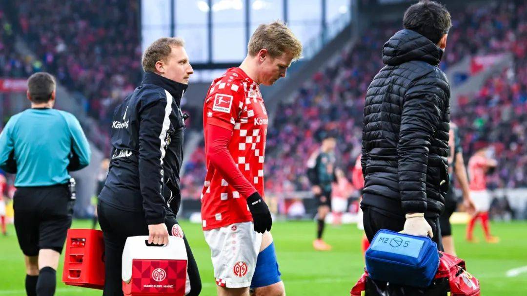 拜仁慕尼黑球员意外受伤将缺席接下来数场比赛 拜仁慕尼黑球员意外受伤将缺席接下来数场比赛