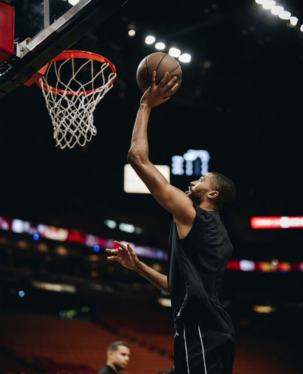 热火惊险战胜篮网,领先东部榜首 热火惊险战胜篮网,领先东部榜首