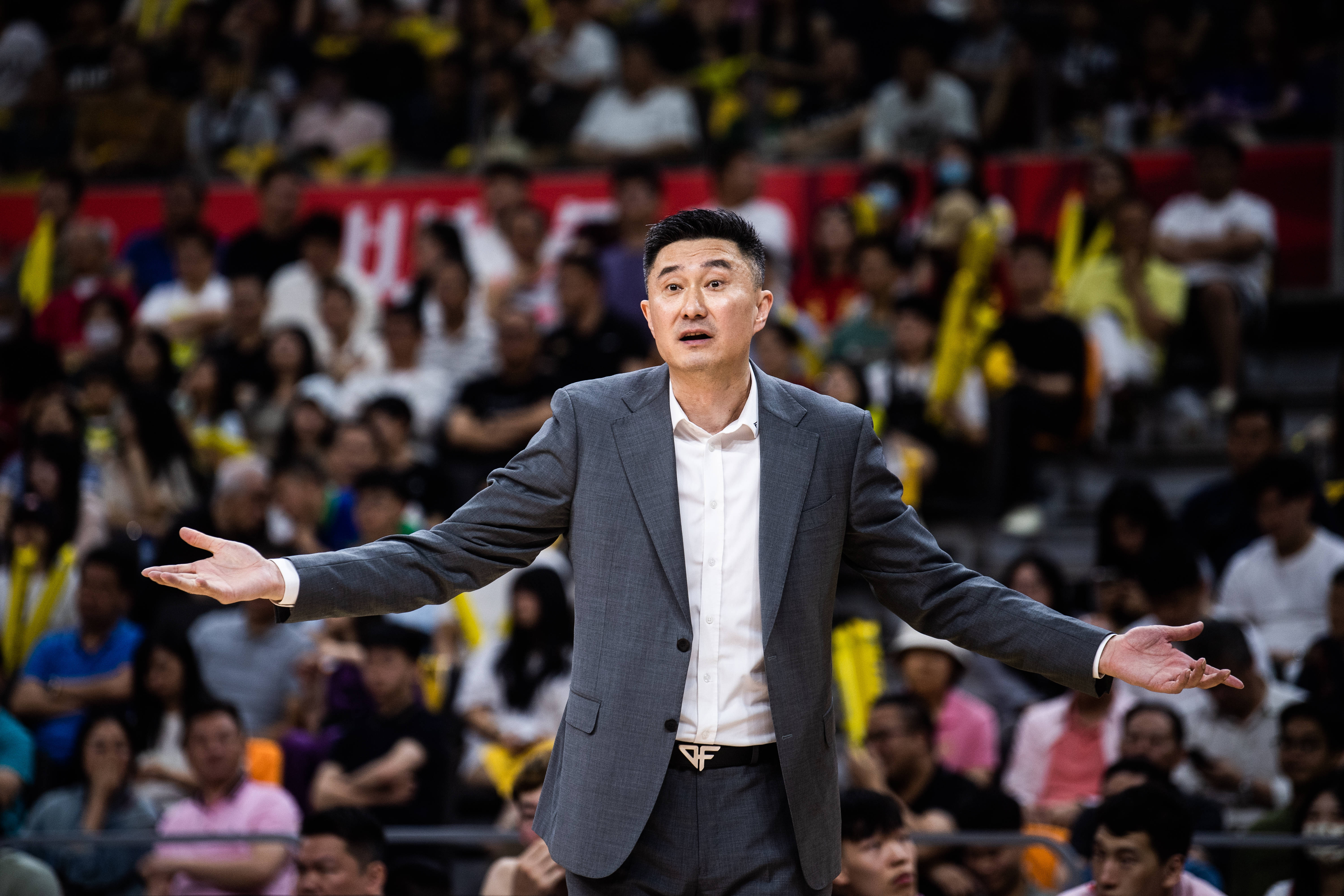 小牛队在主场拿下比赛取得开门红 小牛队在主场拿下比赛取得开门红