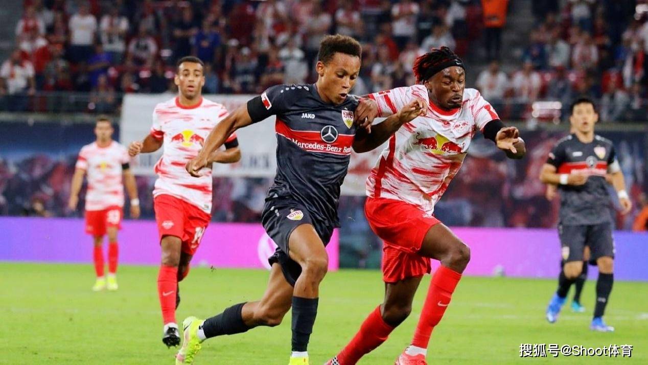 莱比锡红牛击败沙尔克04,逼近德甲榜首 莱比锡红牛击败沙尔克04,逼近德甲榜首