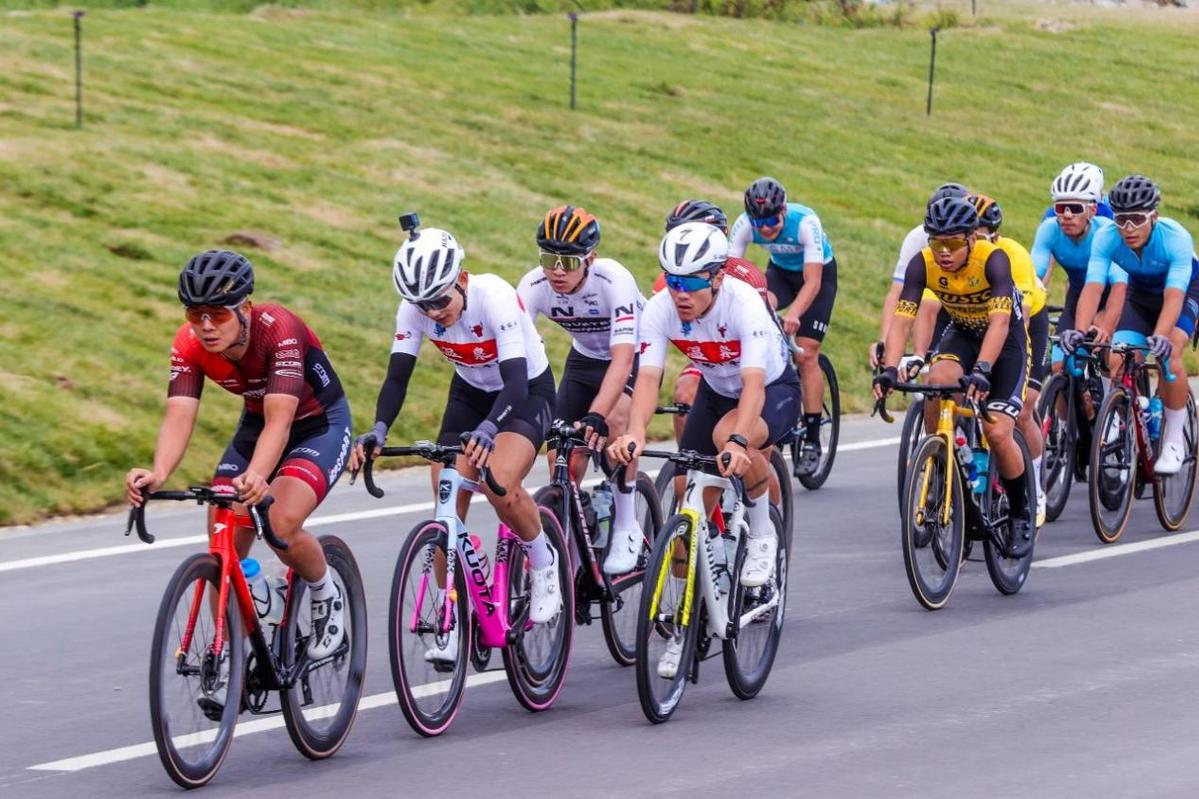 自行车男子个人追逐赛上,英国选手速度惊艳夺冠! 自行车男子个人追逐赛上,英国选手速度惊艳夺冠!