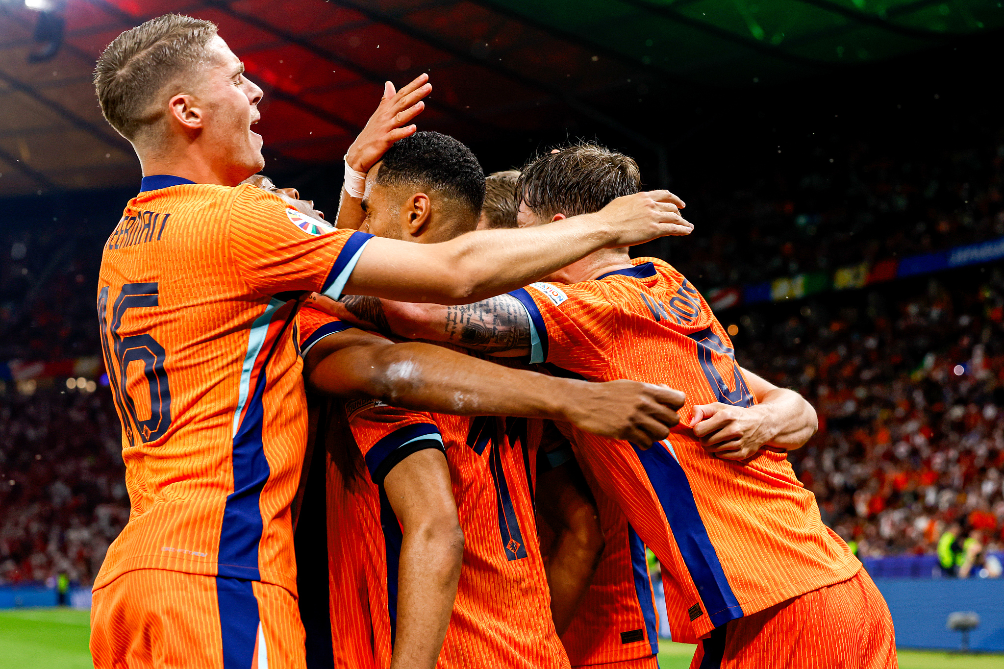 欧洲杯预选赛四强出炉,强队对决引发球迷热议 欧洲杯预选赛四强出炉,强队对决引发球迷热议