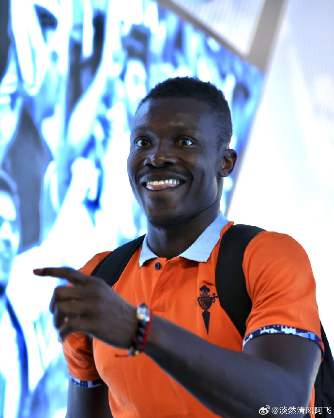 阿拉维斯球员在比赛中展现出才华 阿拉维斯球员在比赛中展现出才华