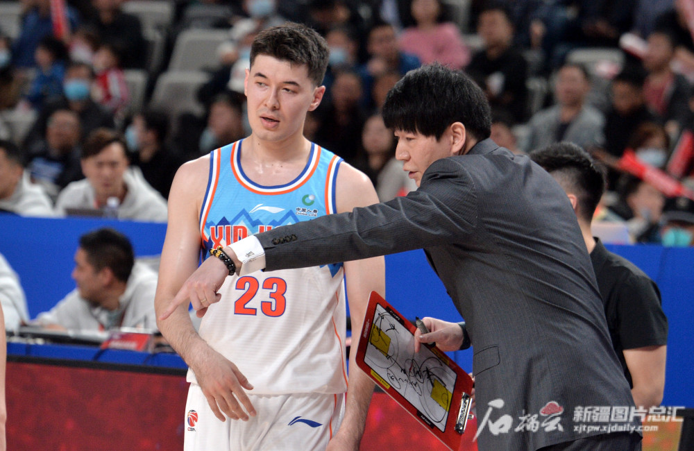 新疆男篮表现出色,赢得高分胜利 新疆男篮表现出色,赢得高分胜利