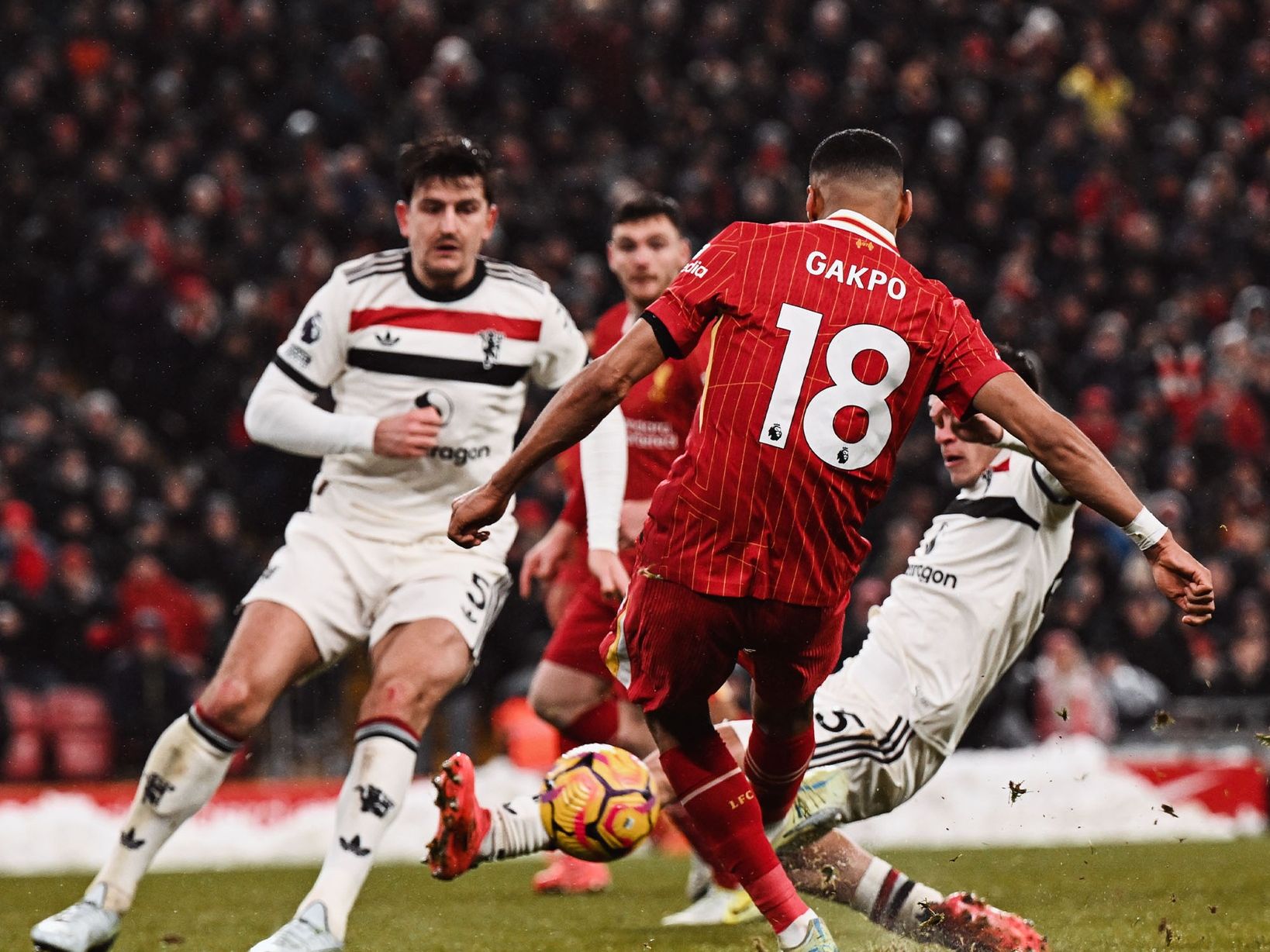 利物浦球员遭遇暴力冲突,球队需冷静 利物浦球员遭遇暴力冲突,球队需冷静