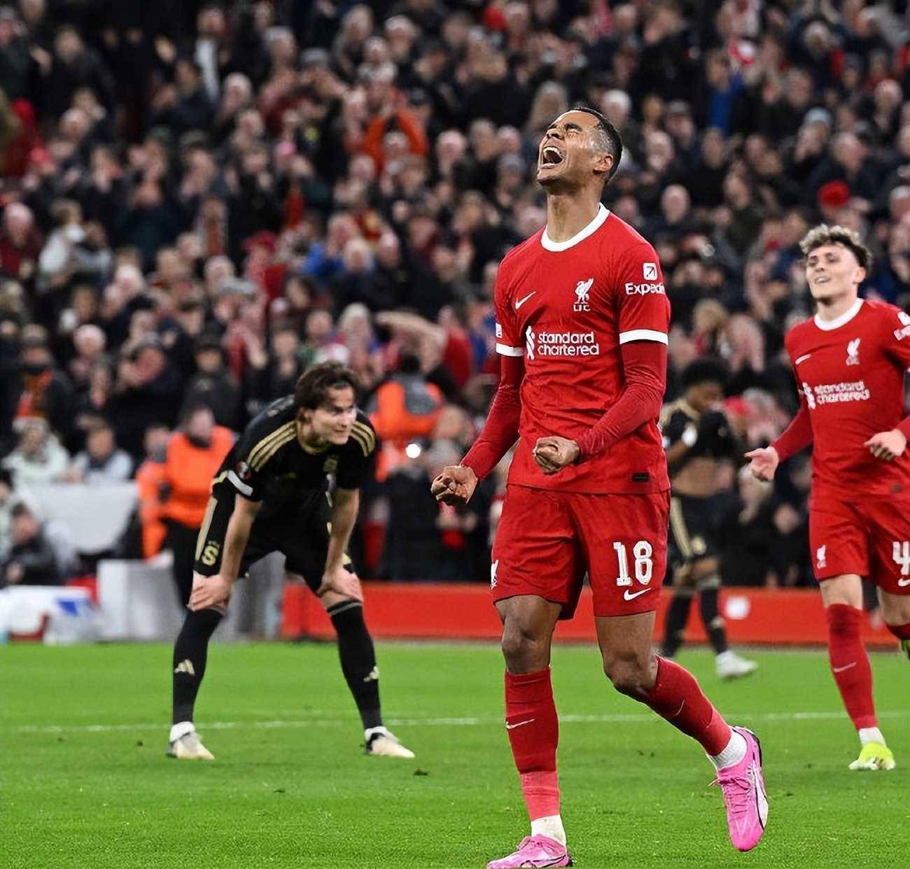 利物浦球员康复训练,为重返球场做好充分准备 利物浦球员康复训练,为重返球场做好充分准备