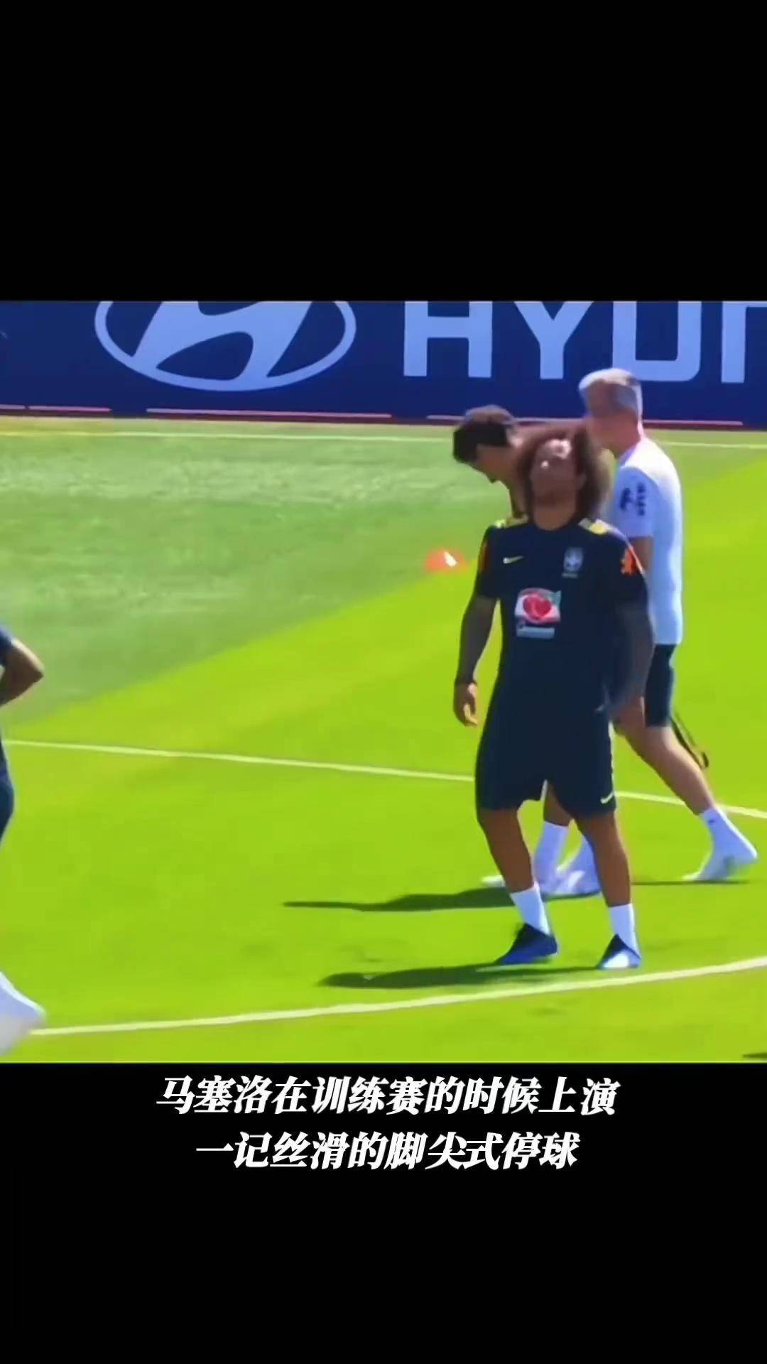 球场上的精彩瞬间感动无数人 球场上的精彩瞬间感动无数人