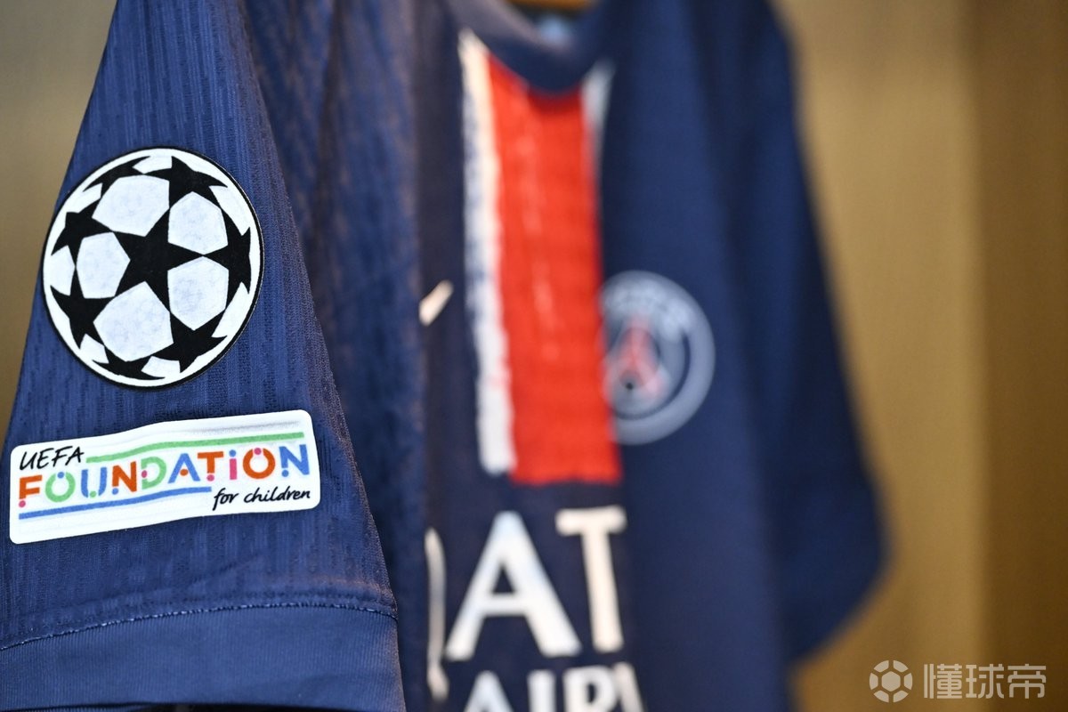 法国顶尖球员加盟英格兰球队,签订5年合约 法国顶尖球员加盟英格兰球队,签订5年合约