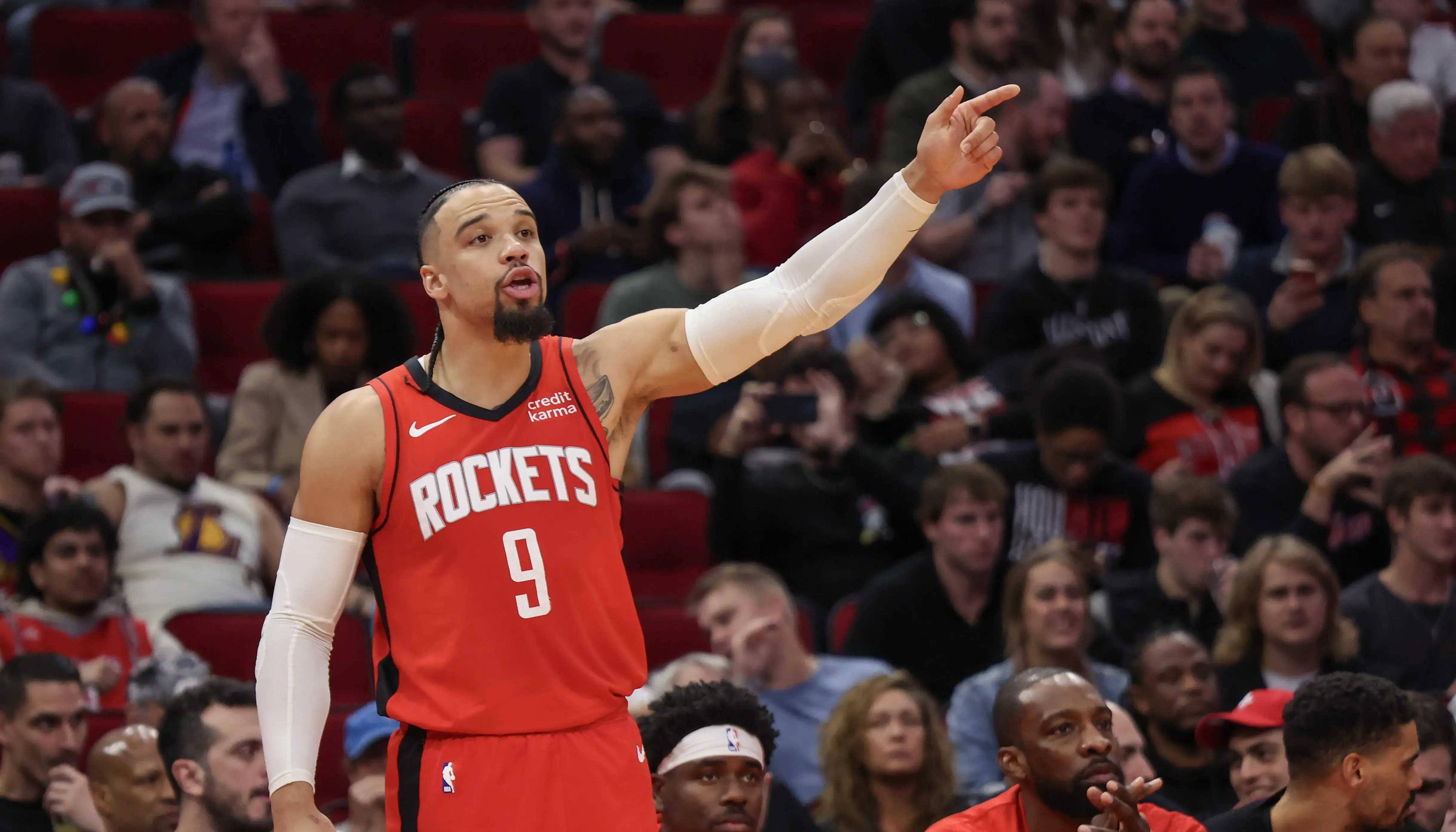 公牛队失败后球员负气向队友开火 公牛队失败后球员负气向队友开火