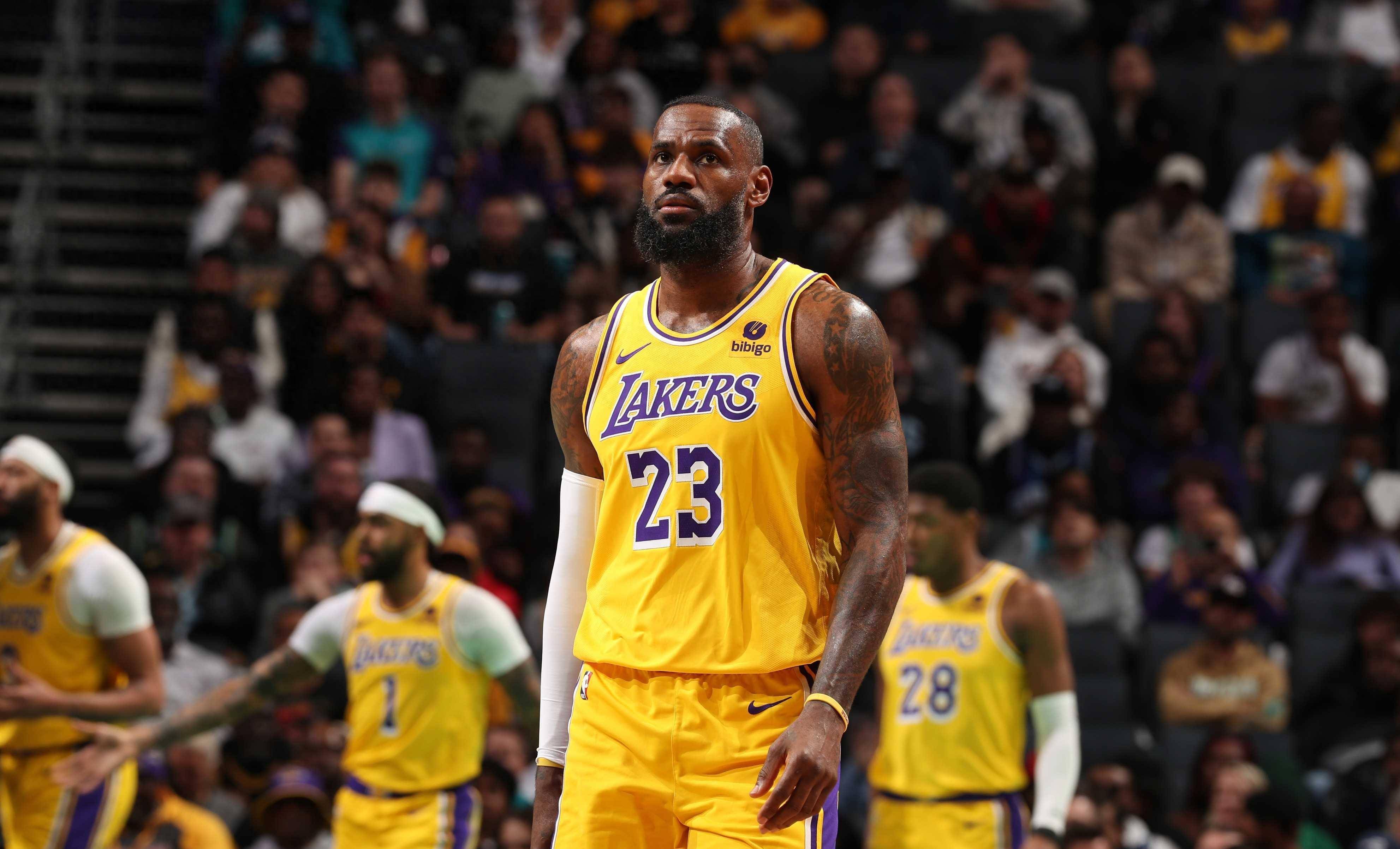 湖人大胜对手,主场豪取胜利 湖人大胜对手,主场豪取胜利