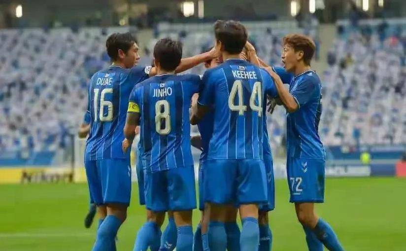 亚冠比赛上演悬念连连,球队实力对拼斗智斗勇 亚冠比赛上演悬念连连,球队实力对拼斗智斗勇