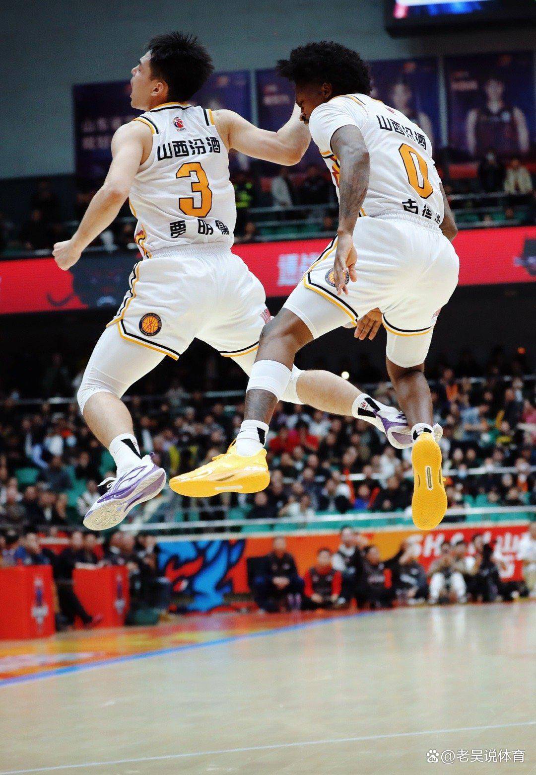 广东闪电取胜广州豪强,狂赞外援表现 广东闪电取胜广州豪强,狂赞外援表现