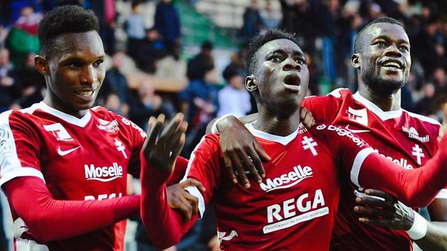 亚眠球队遭遇连败,降级危机更甚 亚眠球队遭遇连败,降级危机更甚