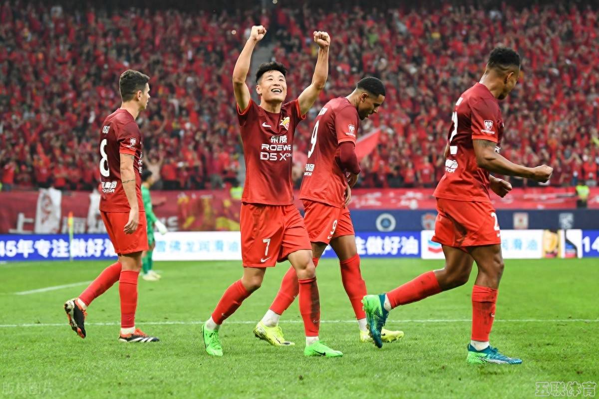 国内足球豪门对决,胜负难料! 国内足球豪门对决,胜负难料!