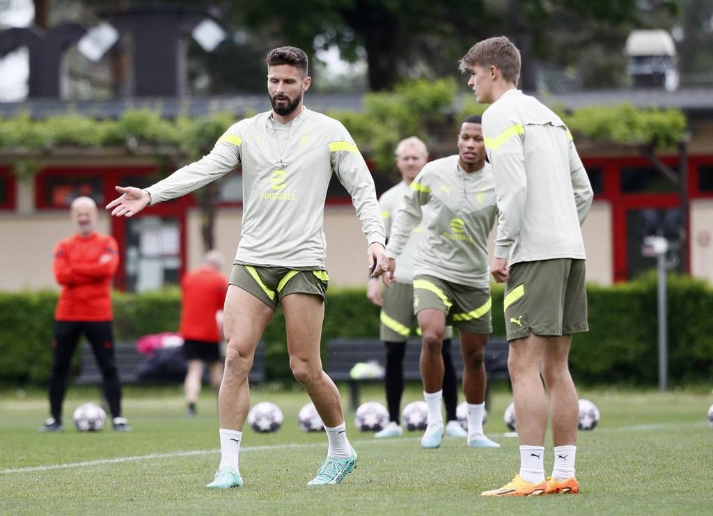 AC米兰召开临时俱乐部会议,备战下轮 AC米兰召开临时俱乐部会议,备战下轮