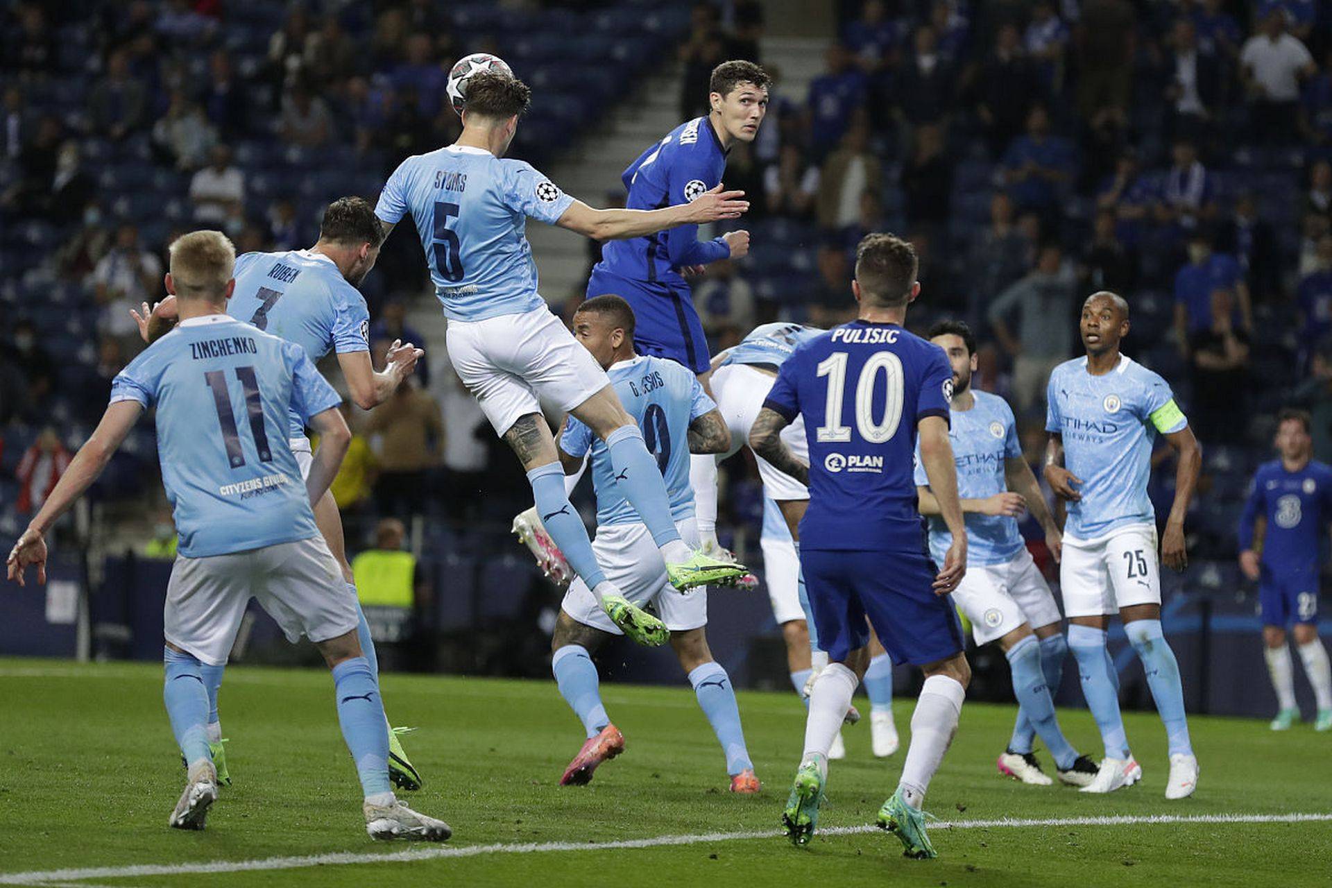 曼联迎战曼城!紧张对决即将上演 曼联迎战曼城!紧张对决即将上演