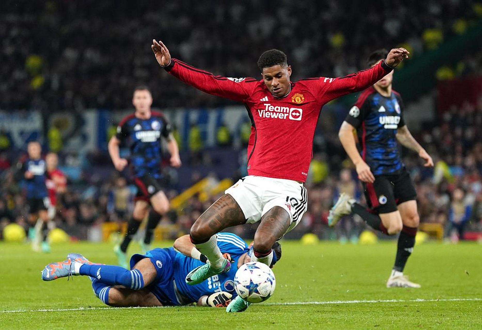 曼联迎战曼城!紧张对决即将上演 曼联迎战曼城!紧张对决即将上演