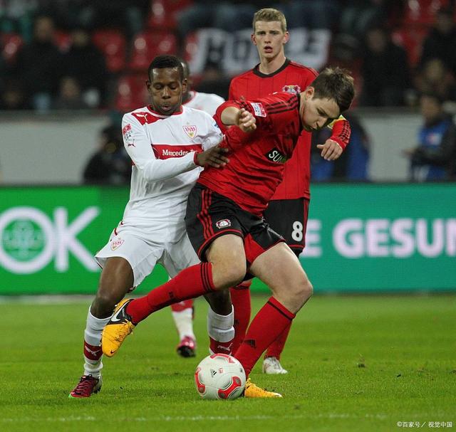 斯图加特主场大败,降级风险加大 斯图加特主场大败,降级风险加大