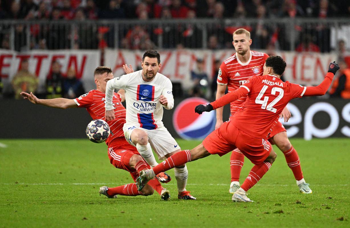 斯图加特主场大败,降级风险加大 斯图加特主场大败,降级风险加大